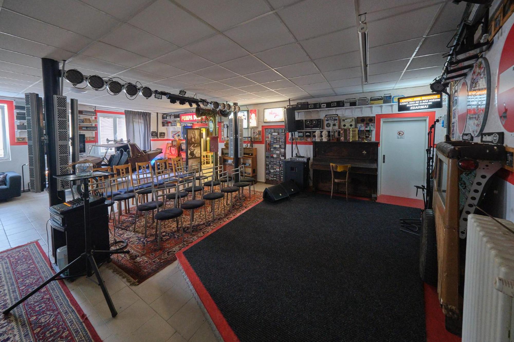 Hostel Doupe Humpolec Esterno foto